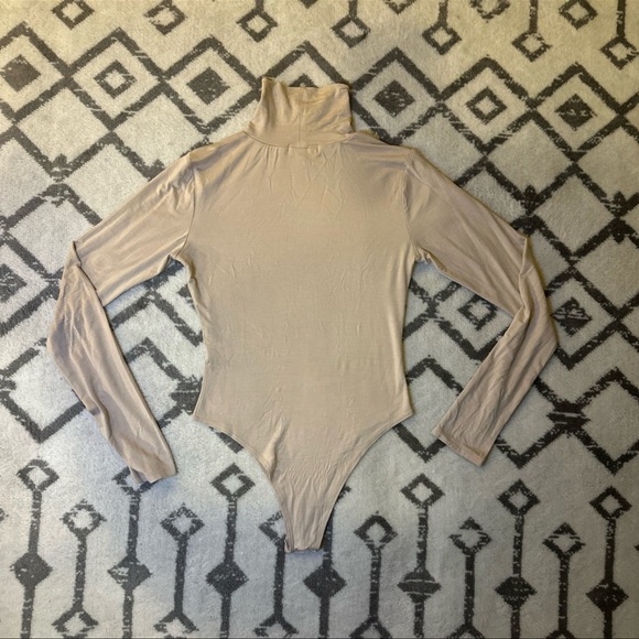 Fashion Nova Turtleneck Bodysuit Sz S - Khaki/Nude Color - Picture 6 of 6
